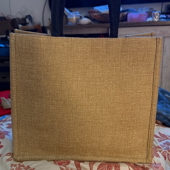 Milano linen tote with matching pouch NWOT - Picture 3 of 5